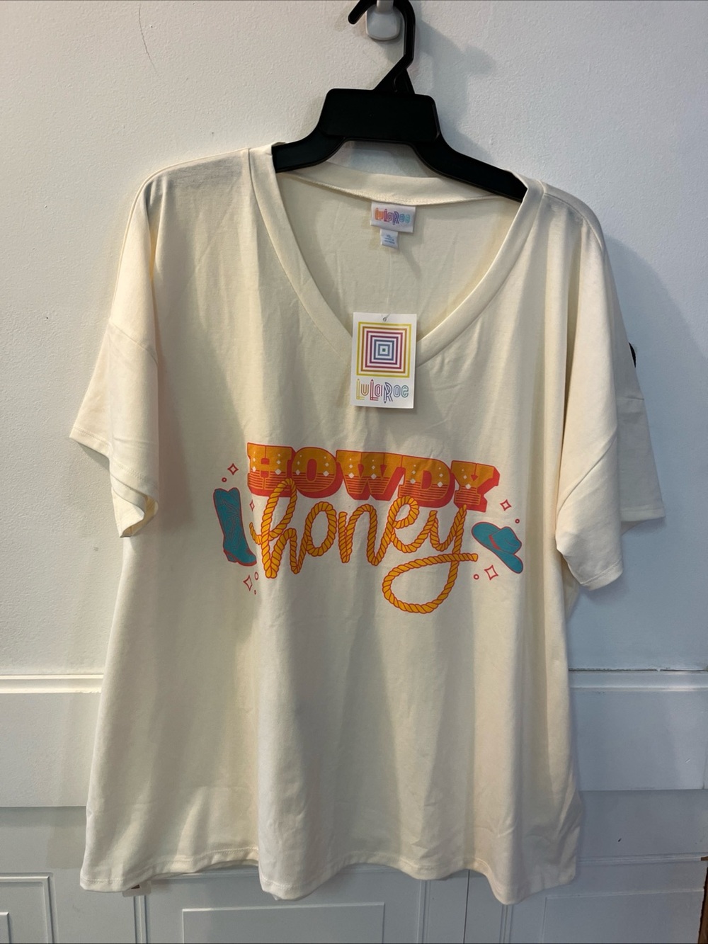 LuLaRoe Lisa XL Cream Tee with Orange & Teal 'Howdy Honey' Graphic